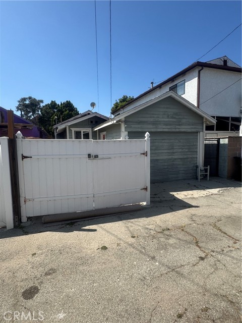 652 Navy Street photo 5