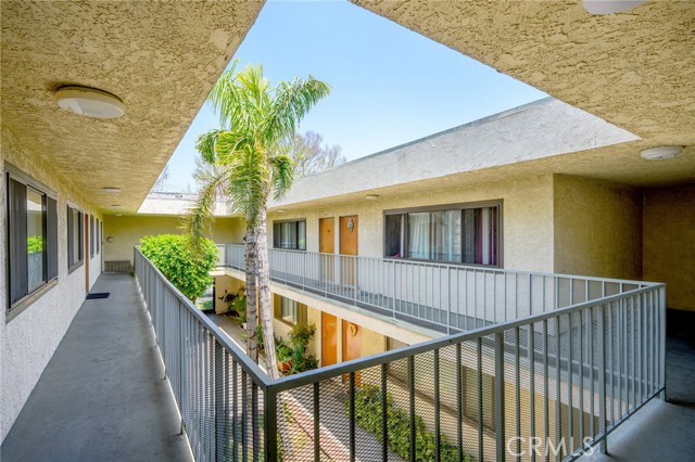 Detail Gallery Image 15 of 19 For 16226 Vanowen St #203,  Van Nuys,  CA 91406 - 1 Beds | 1 Baths