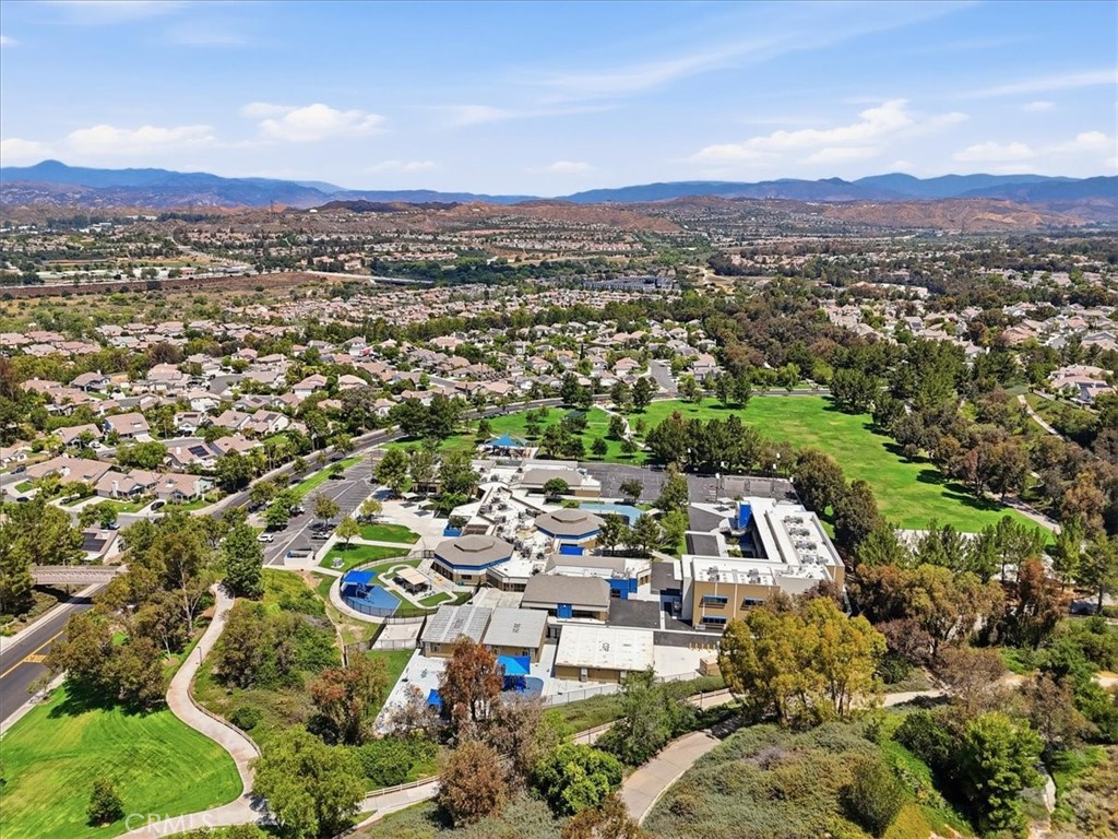 https://media.crmls.org/medias/f996d0fd-865d-4b30-9e79-9de06c9262f6.jpg?preset=X-Large