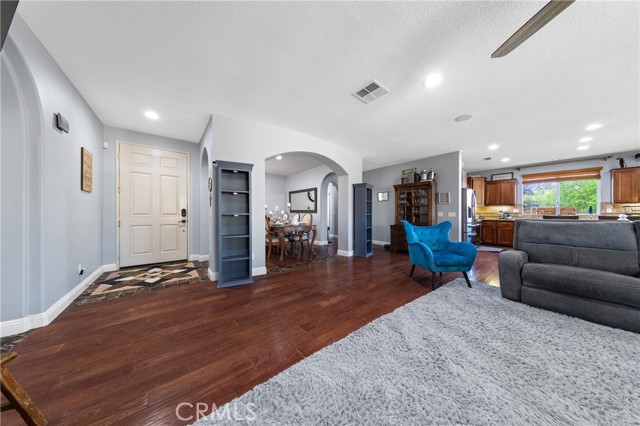 Detail Gallery Image 4 of 62 For 28012 Windjammer Ct, Menifee,  CA 92585 - 3 Beds | 3/1 Baths