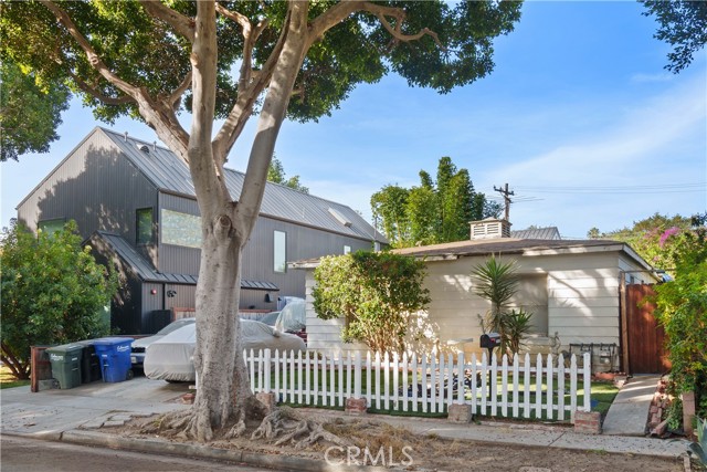 Detail Gallery Image 9 of 10 For 8891 Carson St, Culver City,  CA 90232 - 4 Beds | 3 Baths