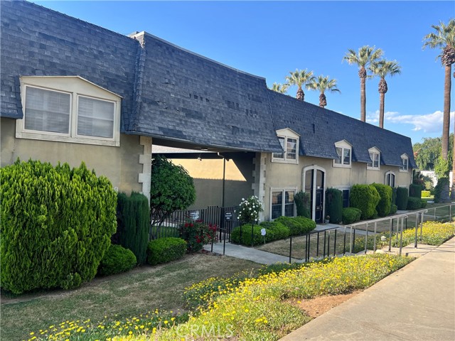 Detail Gallery Image 2 of 16 For 117 E Cypress Ave, Redlands,  CA 92373 - 2 Beds | 2/1 Baths