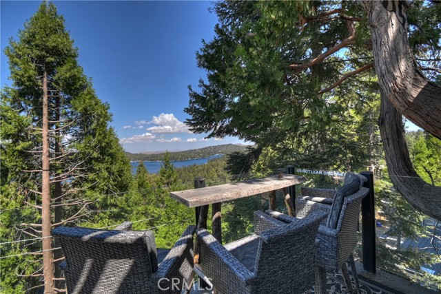 Detail Gallery Image 2 of 42 For 533 Sunderland, Lake Arrowhead,  CA 92352 - 3 Beds | 3/1 Baths