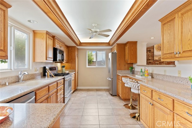 3340 Hillrose Dr, Rossmoor CA: https://media.crmls.org/medias/f99956be-3dec-47d9-ac9b-beff98e4911a.jpg