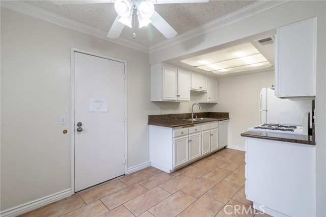 Detail Gallery Image 5 of 17 For 1251 S Meadow Ln #145,  Colton,  CA 92324 - 2 Beds | 2 Baths