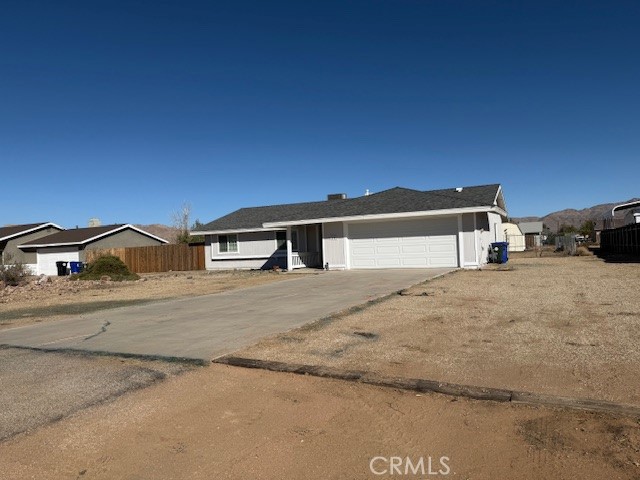 Detail Gallery Image 2 of 17 For 14945 Tonikan, Apple Valley,  CA 92307 - 3 Beds | 3 Baths