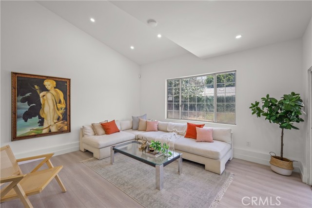 314 Lola Avenue, Pasadena CA: https://media.crmls.org/medias/f999c542-dbdc-423f-b6fd-46f792f01aba.jpg