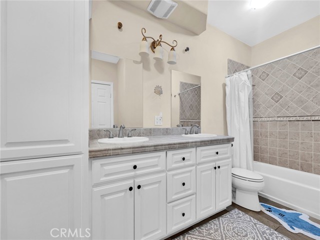 1124 Kathleen Drive, Newbury Park CA: https://media.crmls.org/medias/f99c96bf-dbce-4b3d-9854-24f9b5bc1746.jpg