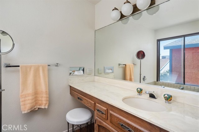 537 3rd Street, Manhattan Beach CA: https://media.crmls.org/medias/f99cbe6b-b0f6-4a57-8e99-dd4b77f6cc48.jpg