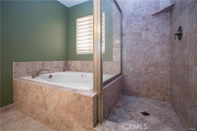 Detail Gallery Image 12 of 21 For 1521 Artesia Bld a,  Manhattan Beach,  CA 90266 - 2 Beds | 2/1 Baths