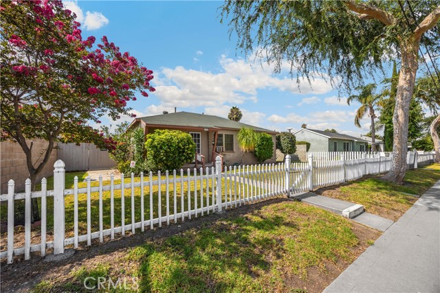 2100 W Valencia Drive, Fullerton CA: https://media.crmls.org/medias/f99d1340-280a-4622-9671-b36af4e01a5c.jpg