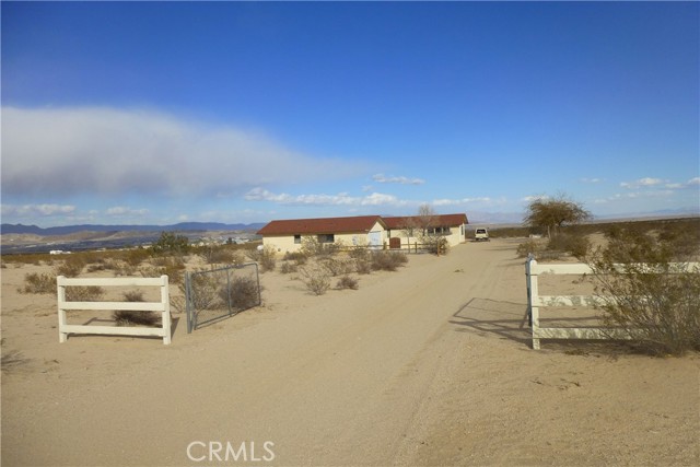 3475 Canyon Road, 29 Palms CA: https://media.crmls.org/medias/f99f1a58-11ba-40cc-840e-d9e351b81e22.jpg