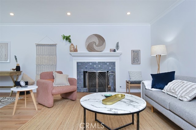 Detail Gallery Image 11 of 49 For 10620 Landale St #1,  Toluca Lake,  CA 91602 - 2 Beds | 2 Baths