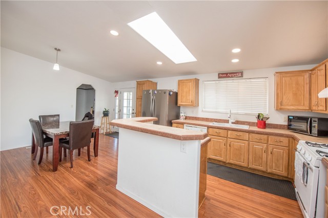 Detail Gallery Image 5 of 37 For 31491 Allen Ave, Homeland,  CA 92548 - 3 Beds | 2 Baths