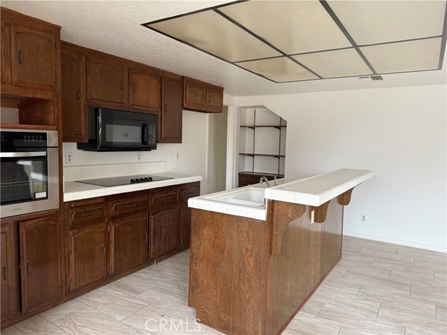 Detail Gallery Image 15 of 18 For 13715 Hidden Valley, Victorville,  CA 92395 - 4 Beds | 3 Baths