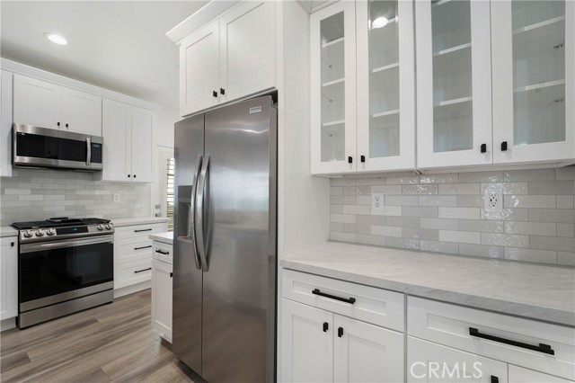 210 Garden Gate Lane, Irvine CA: https://media.crmls.org/medias/f9a18b2a-0efe-4381-9cfc-fafeb78040cc.jpg