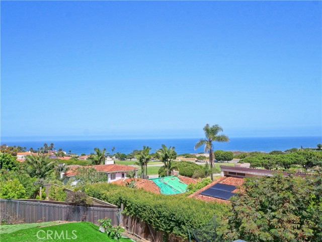 345 Palos Verdes W Drive, Palos Verdes Estates CA: https://media.crmls.org/medias/f9a19e83-8424-415e-aa4c-f2fcaf10d925.jpg
