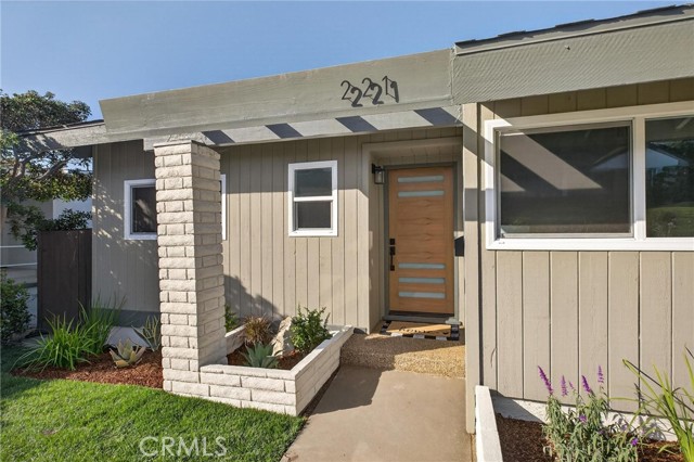 Detail Gallery Image 5 of 61 For 221 via Los Miradores, Redondo Beach,  CA 90277 - 4 Beds | 3/1 Baths