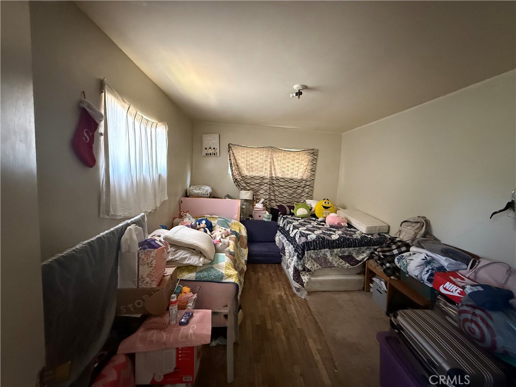 https://media.crmls.org/medias/f9a2dd23-7f57-4a14-a28c-e2558b04dd03.jpg?preset=X-Large