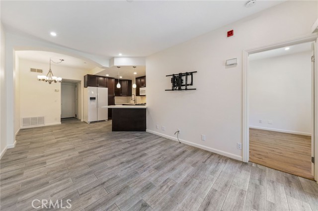 606 Lake Street, Huntington Beach CA: https://media.crmls.org/medias/f9a3367d-b84e-46b3-8a26-e2e565903617.jpg