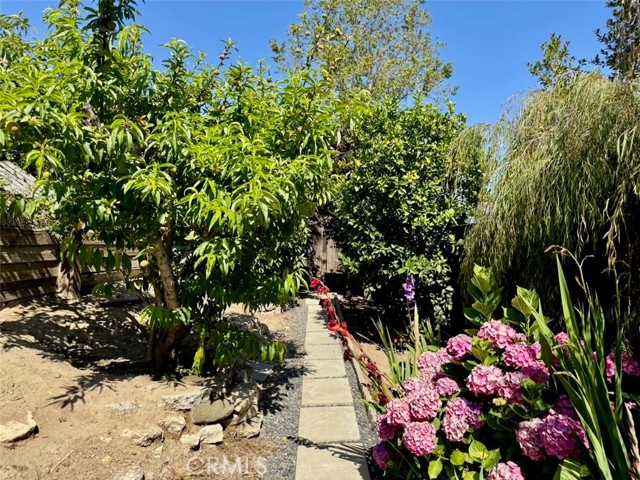 2745 Temple Hills Drive, Laguna Beach CA: https://media.crmls.org/medias/f9a362c7-527f-45a3-a6dd-b6994af82f43.jpg