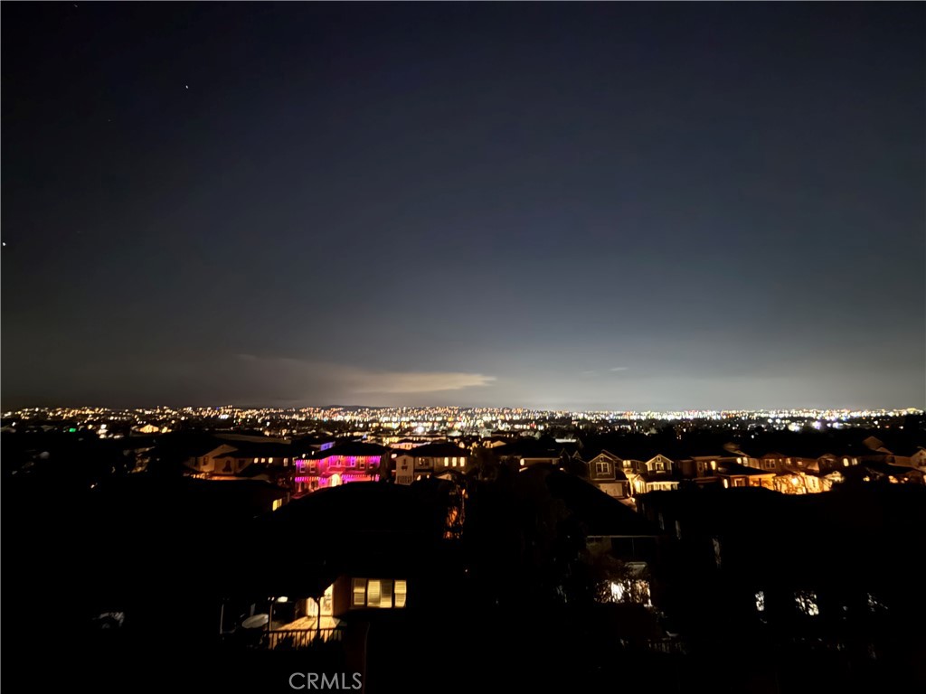 https://media.crmls.org/medias/f9a418b1-886a-4983-af34-69682840ed83.jpg?preset=X-Large