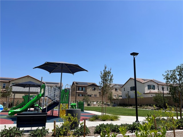 16036 Olivas Lane, Fontana CA: https://media.crmls.org/medias/f9a459b9-50d4-4715-bfcd-5d45c375584c.jpg