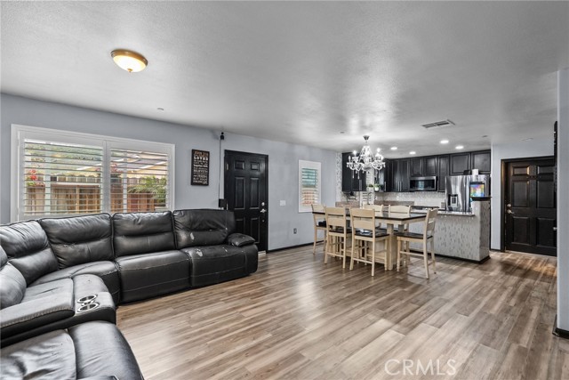 26120 Goldman Place, Saugus CA: https://media.crmls.org/medias/f9a5af9a-e19e-4c6f-93b1-7e9610d177fd.jpg