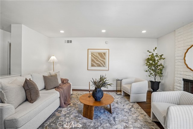 18031 Gramercy Place photo 4