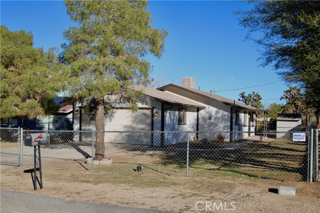 Detail Gallery Image 6 of 9 For 7775 Hopi, Yucca Valley,  CA 92284 - 2 Beds | 1 Baths