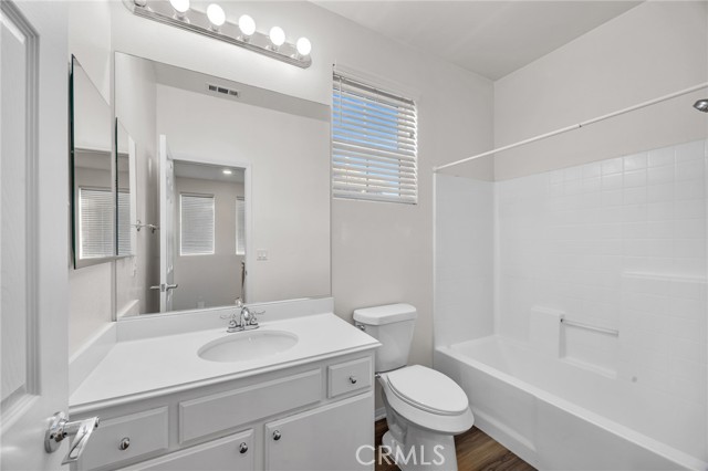 Detail Gallery Image 23 of 31 For 27626 Sunny Creek Dr, Valencia,  CA 91354 - 3 Beds | 2/1 Baths