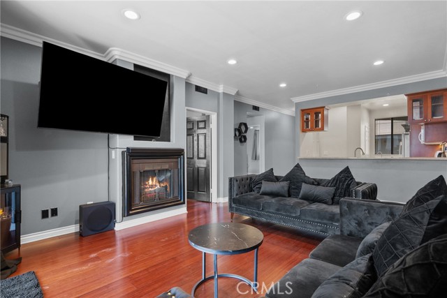 555 Maine Avenue, Long Beach CA: https://media.crmls.org/medias/f9a79b48-eea7-4d61-bb1e-bf819e8423b9.jpg