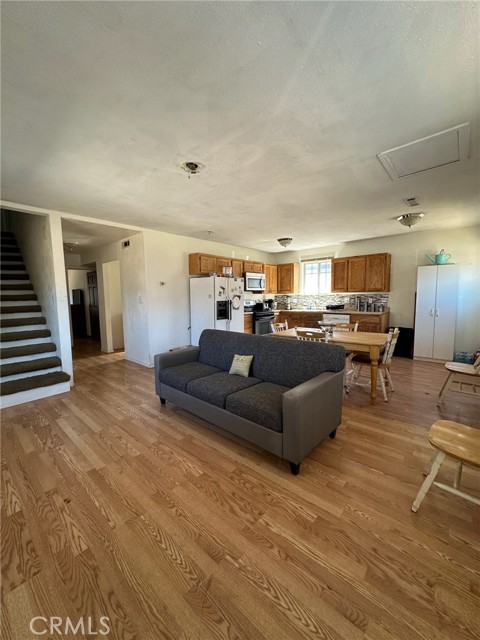 Detail Gallery Image 2 of 13 For 2187 5th Ln, Big Bear City,  CA 92314 - 4 Beds | 3 Baths
