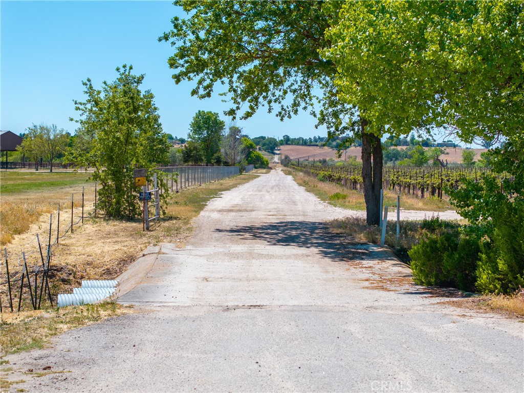 https://media.crmls.org/medias/f9a9bbd6-7a45-4535-8f0f-145f21fef0ab.jpg?preset=X-Large