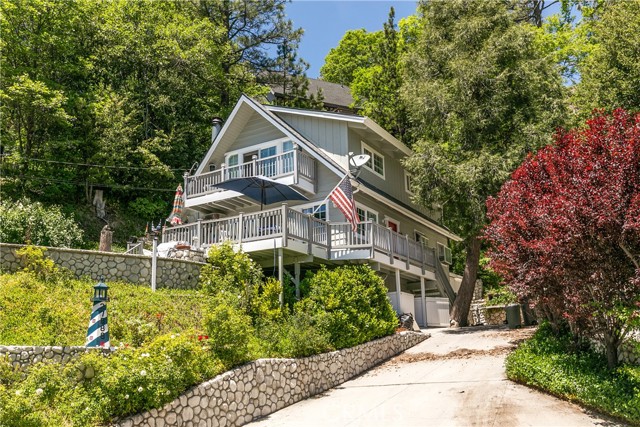 Detail Gallery Image 4 of 44 For 27888 West Shore Rd, Lake Arrowhead,  CA 92352 - 3 Beds | 2 Baths