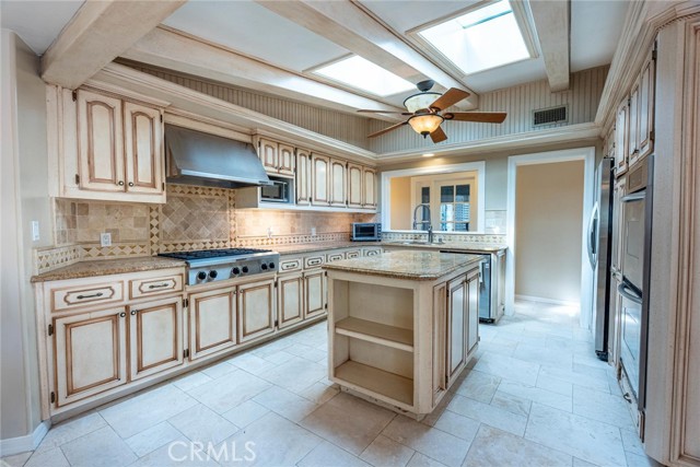 24208 Heritage Lane, Newhall CA: https://media.crmls.org/medias/f9aa146d-170b-412a-9d2f-b2bfaefa5e14.jpg