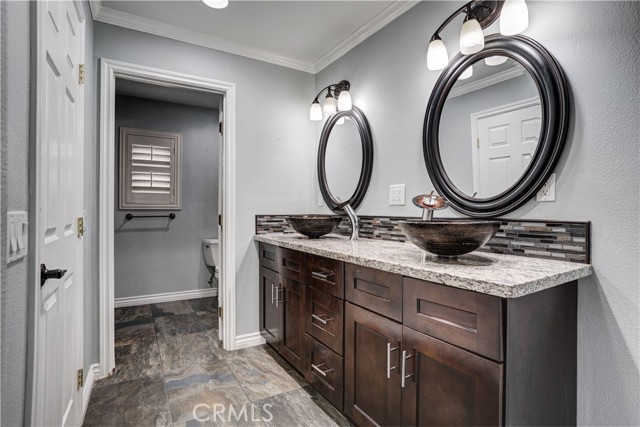 Detail Gallery Image 11 of 75 For 30405 Golden Gate, Canyon Lake,  CA 92587 - 4 Beds | 4 Baths