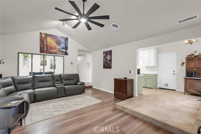 Detail Gallery Image 8 of 22 For 1213 E a, Oakdale,  CA 95361 - 3 Beds | 2 Baths