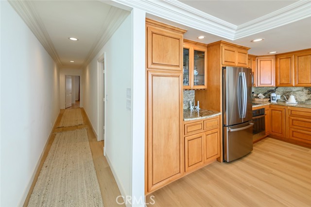 Detail Gallery Image 10 of 28 For 721 Esplanade #301,  Redondo Beach,  CA 90277 - 2 Beds | 2 Baths