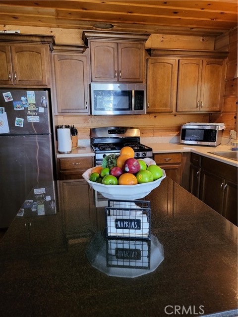 Detail Gallery Image 5 of 16 For 15 Ponderosa Pike, Running Springs,  CA 92382 - 2 Beds | 1 Baths