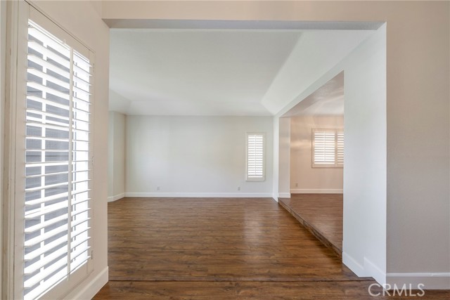 Detail Gallery Image 12 of 59 For 24004 Arminta St, West Hills,  CA 91304 - 4 Beds | 3 Baths