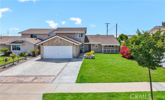 16761 Montclair Lane, Huntington Beach CA: https://media.crmls.org/medias/f9ad9635-2332-4464-a4c3-1fe7ca5e1719.jpg