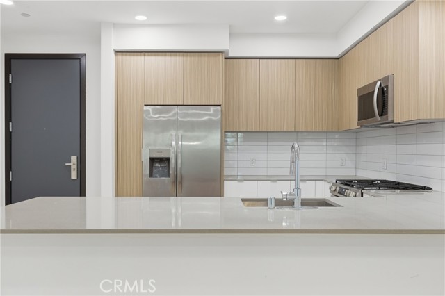 Detail Gallery Image 4 of 10 For 12078 Guerin St #101,  Studio City,  CA 91604 - 2 Beds | 2 Baths