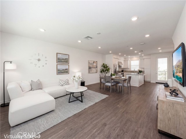 371 Bellver, Lake Forest CA: https://media.crmls.org/medias/f9ae0731-ec16-4bca-8c2c-6a5db1f79c6c.jpg