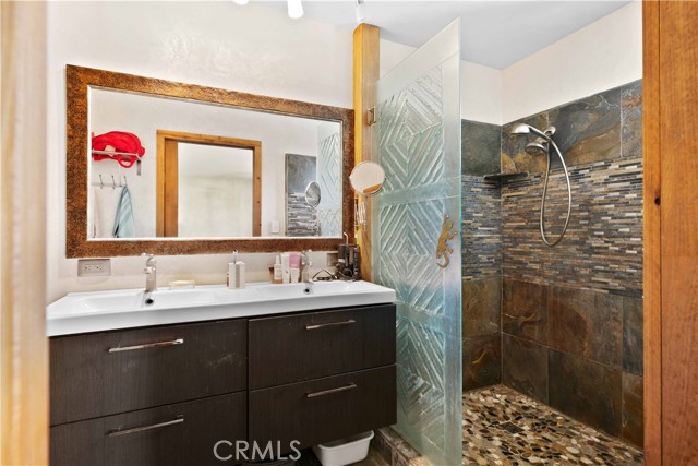 21101 Rosedell Drive, Saugus CA: https://media.crmls.org/medias/f9aeaf6a-fd11-4fe4-8ed3-666567bf482f.jpg