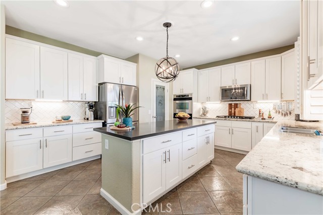 17 Ponte Brava, Lake Elsinore CA: https://media.crmls.org/medias/f9aedcc5-db46-4566-95c6-71ec5e4ffd79.jpg