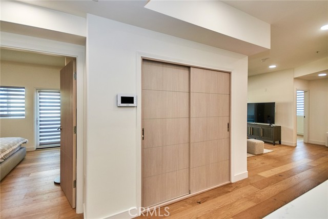 820 S Wilton Place, Los Angeles CA: https://media.crmls.org/medias/f9aefc54-0967-4a3f-bbaf-6999e05235f6.jpg