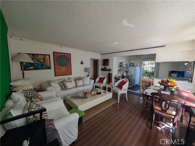 2120 Carmona Avenue, Los Angeles CA: https://media.crmls.org/medias/f9af4e46-f205-43fd-af84-bb2c453d36d1.jpg