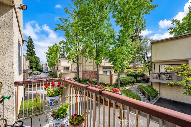 Detail Gallery Image 10 of 24 For 7100 Balboa Bld #409,  Lake Balboa,  CA 91406 - 2 Beds | 2/1 Baths