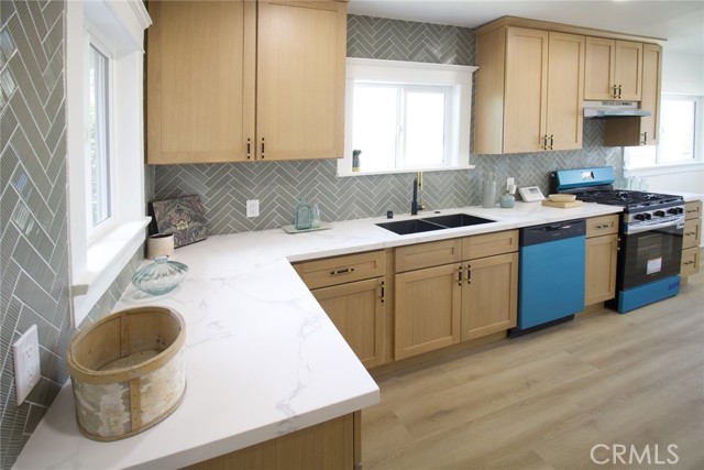 235 E Eldridge, Long Beach CA: https://media.crmls.org/medias/f9b3db0f-f4d6-4a43-a6eb-24447f94bf4d.jpg